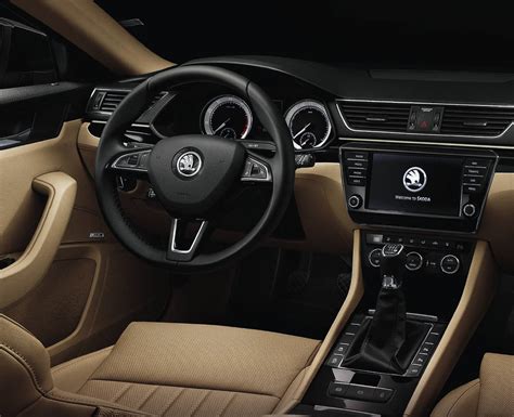 Interiér vozidla Škoda Superb s dôrazom na priestor