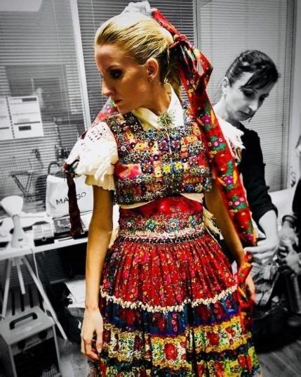 Porovnanie tradičného folklóru a moderného folklorizmu