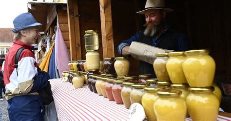 Jarmočníci na tradičnom jarmoku