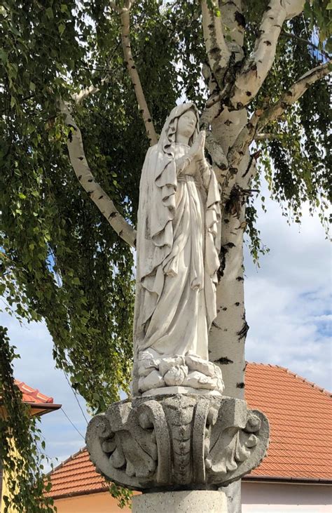 Socha Sedembolestnej Panny Márie v Bazilike