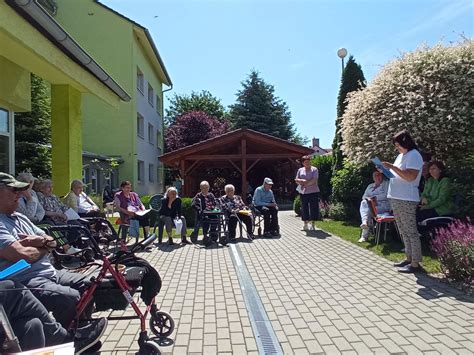 Vonkajší pohľad na zariadenie pre seniorov v Prievidzi