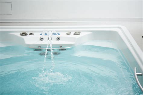 Ilustrácia bezchlórovej úpravy vody vo vírivke