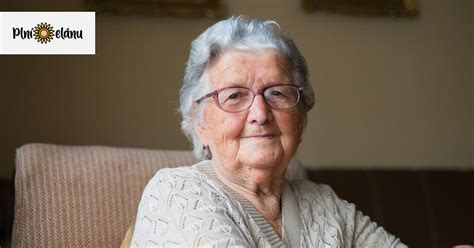 Žena s darčekom v rukách