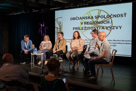 Diskusný panel na vedeckej konferencii