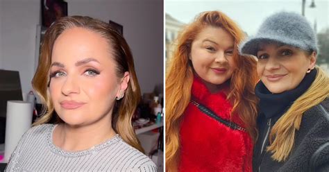 Osoba držiaca pohár mlieka a jej žalúdok, ktorý je graficky znázornený s tráviacimi ťažkosťami.