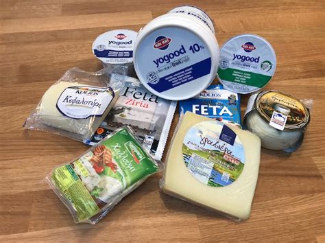 Koláž bezlaktózových potravín, ako sú rastlinné mlieka, bezlaktózové jogurty, syry a ovocie so zeleninou.