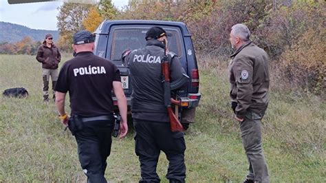 Rodinní príslušníci smútiaci po úmrtí