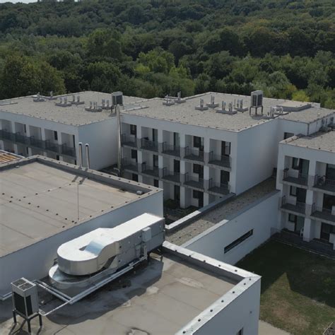 Exteriér zariadenia Dúbravská oáza pokoja a oddychu pripomínajúci hotel
