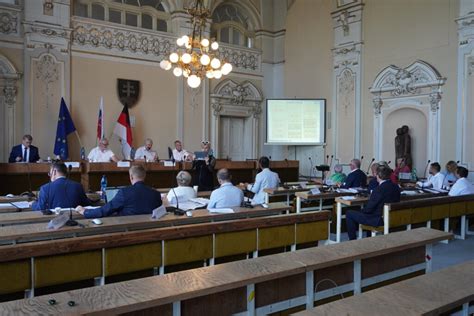 Diskusia poslancov mestského zastupiteľstva v Poprade
