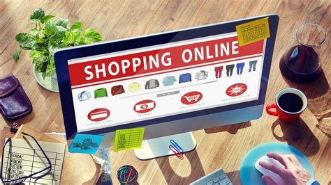 Ľudia nakupujúci online cez rôzne zariadenia