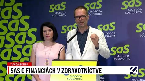 Manželia diskutujú o spoločných financiách a dôchodkovom pláne