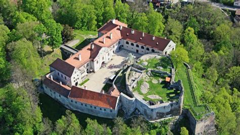 Budova Domova Modrý kameň