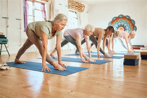 Joga pre seniorov v interiéri