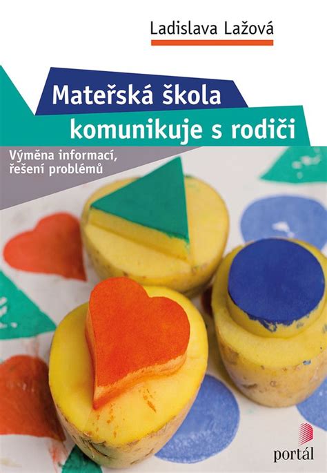 Riaditeľ školy komunikuje s pedagogickým tímom