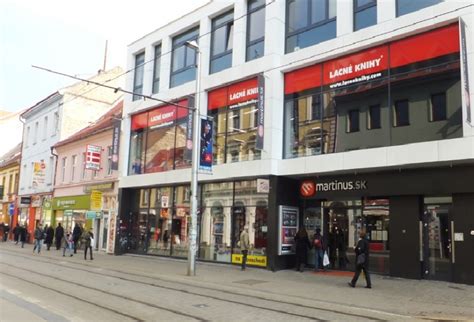 Obchodná ulica v meste