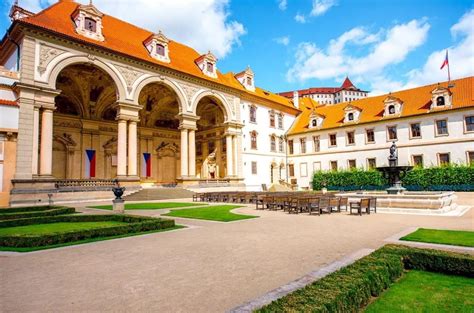 Eunuchovia strážiaci cisársky palác