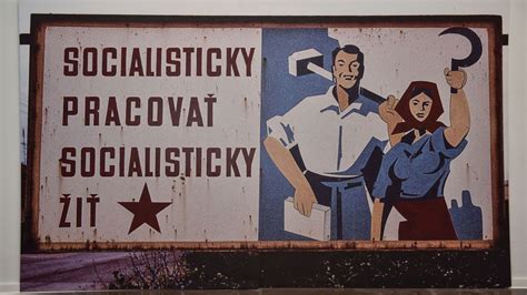 Ilustrácia zobrazujúca panelové sídlisko z čias socializmu na Slovensku
