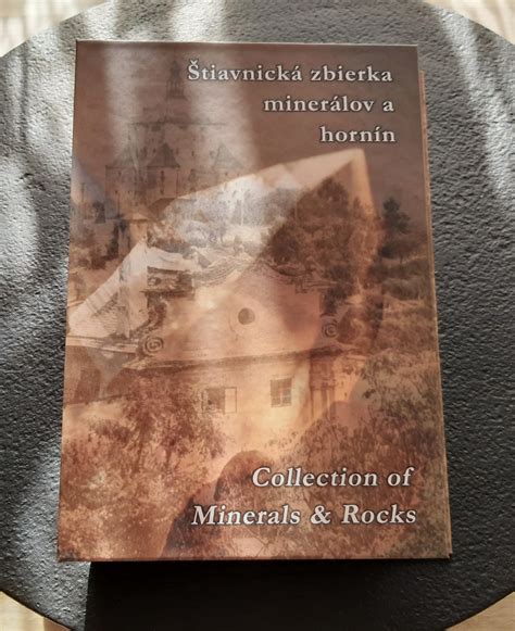 Mikroskopické zobrazenie minerálov v hornine