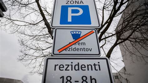 ikony symbolizujúce rôzne zľavy (doprava, kultúra, parkovanie)