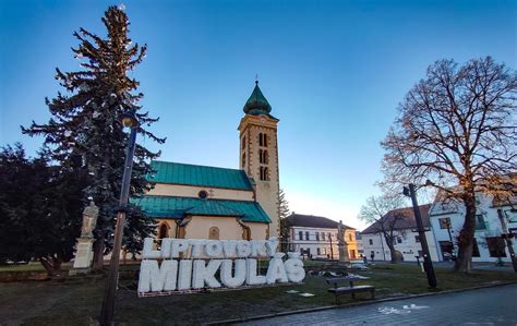 Historické centrum Liptovského Mikuláša s fontánou Metamorfózy