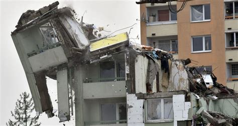 Demolácia bytového domu v Prešove