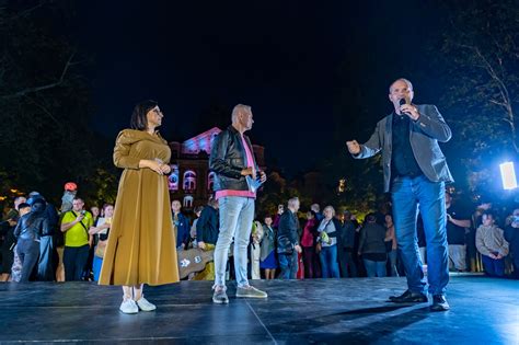 Seniori tancujúci