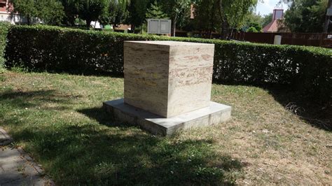 Pamätník obetiam komunistického režimu
