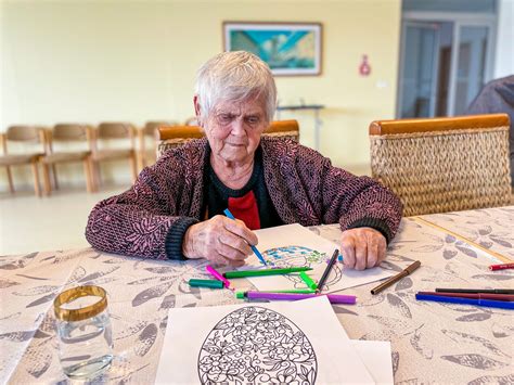 Maľovanie ako terapia pre seniorov s demenciou