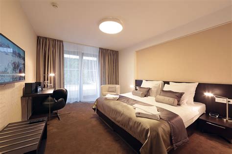 Interiér hotela s izbami a apartmánmi