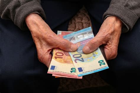 schéma faktorov vplývajúcich na dôchodkový systém