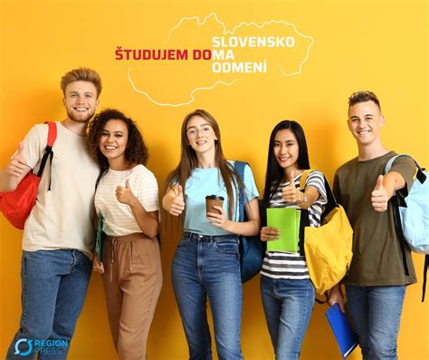 Študentka s učebnicami a knihami s textom: Štipendiá a podpora pre študentov