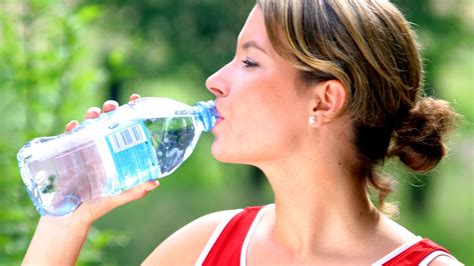 Dospelý človek na dentálnej hygiene