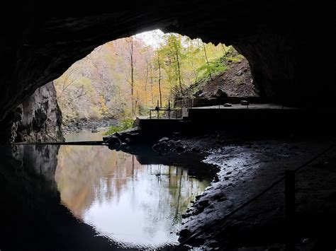 Ilustrácia jaskyne a speleoterapie