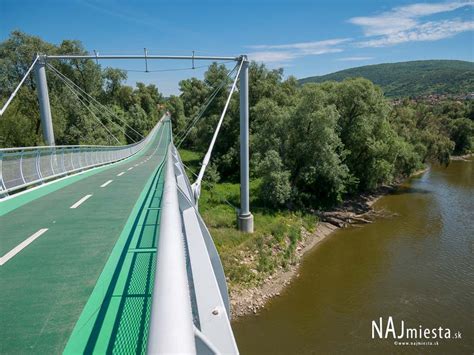 Cyklomost slobody a rieka Morava