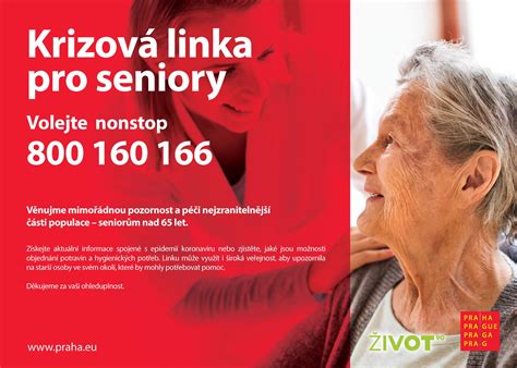 Dobrovoľník Maltézskej pomoci doručujúci obed seniorovi
