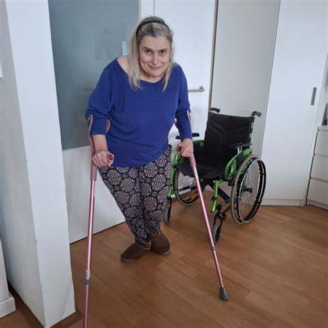 Dieťa s detskou mozgovou obrnou na rehabilitačnom cvičení