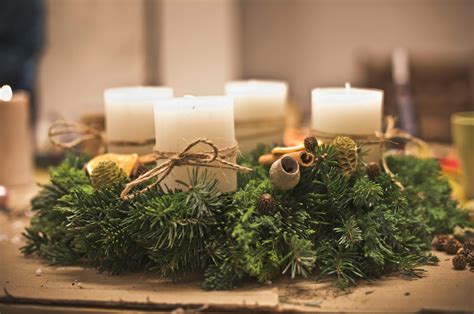 Rôzne typy adventných vencov, od tradičných po moderné