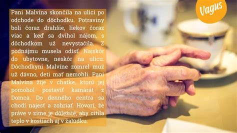 dobrovoľník odovzdáva teplý obed seniorovi