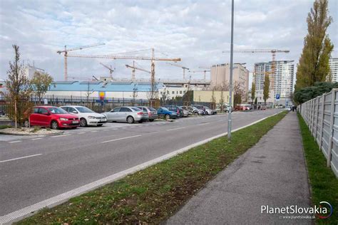 Parkovisko pri Zimnom štadióne Ondreja Nepelu