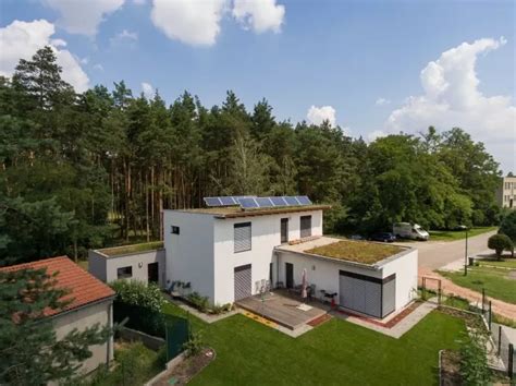 Rodinný dom s fotovoltickými panelmi a nulovou spotrebou energie