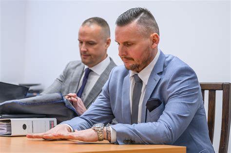 Ľudia pri konzultácii s kariérovým poradcom