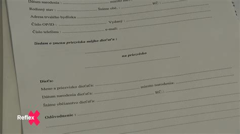 Rodičia komunikujú o školských povinnostiach dieťaťa