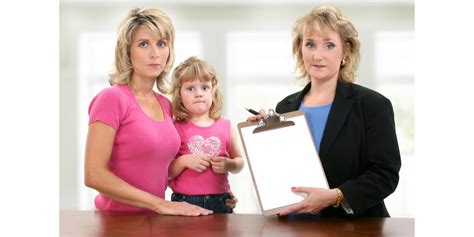 ilustrácia dieťaťa s rodičom