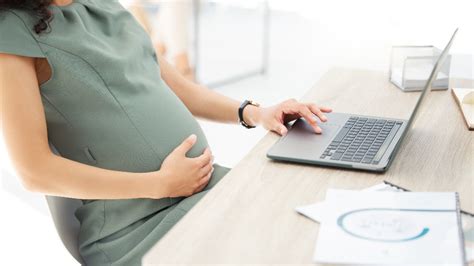 Grafické znázornenie dĺžky materskej dovolenky v rôznych prípadoch (štandardná, osamelá matka, viac detí)