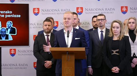 Fotografia čerstvo vytlačených Abovských Hlásnikov