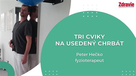 Fyzioterapeut vysvetľujúci cviky klientovi