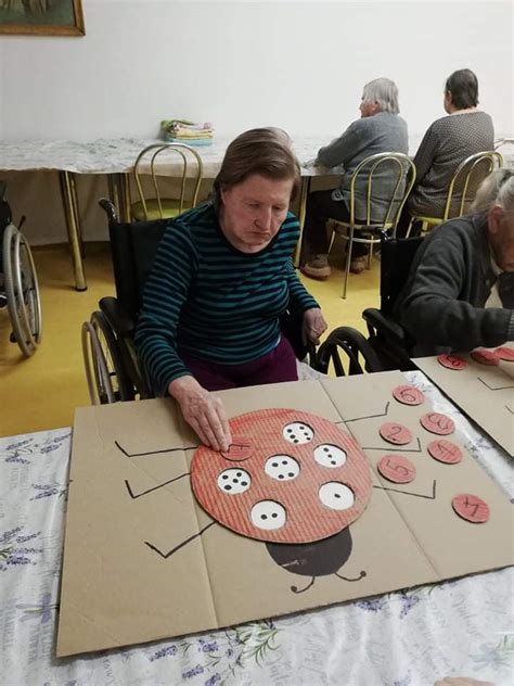 Seniori vykonávajúci kognitívne cvičenia
