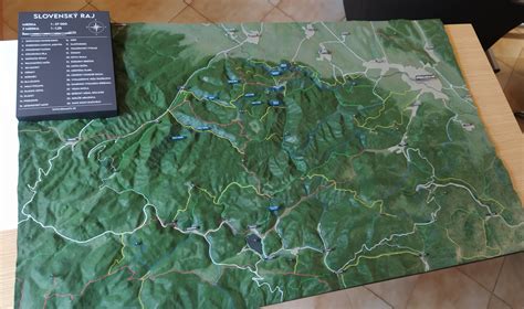Mapa Slovenského raja s vyznačenými turistickými trasami
