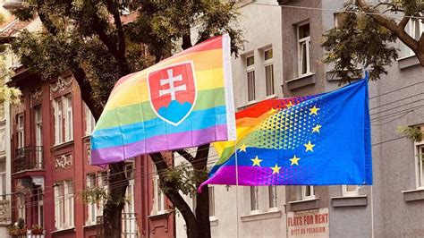 Logo Slovenskej sporiteľne a dúhová vlajka
