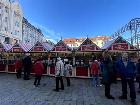 Vianočné trhy a charitatívny stánok